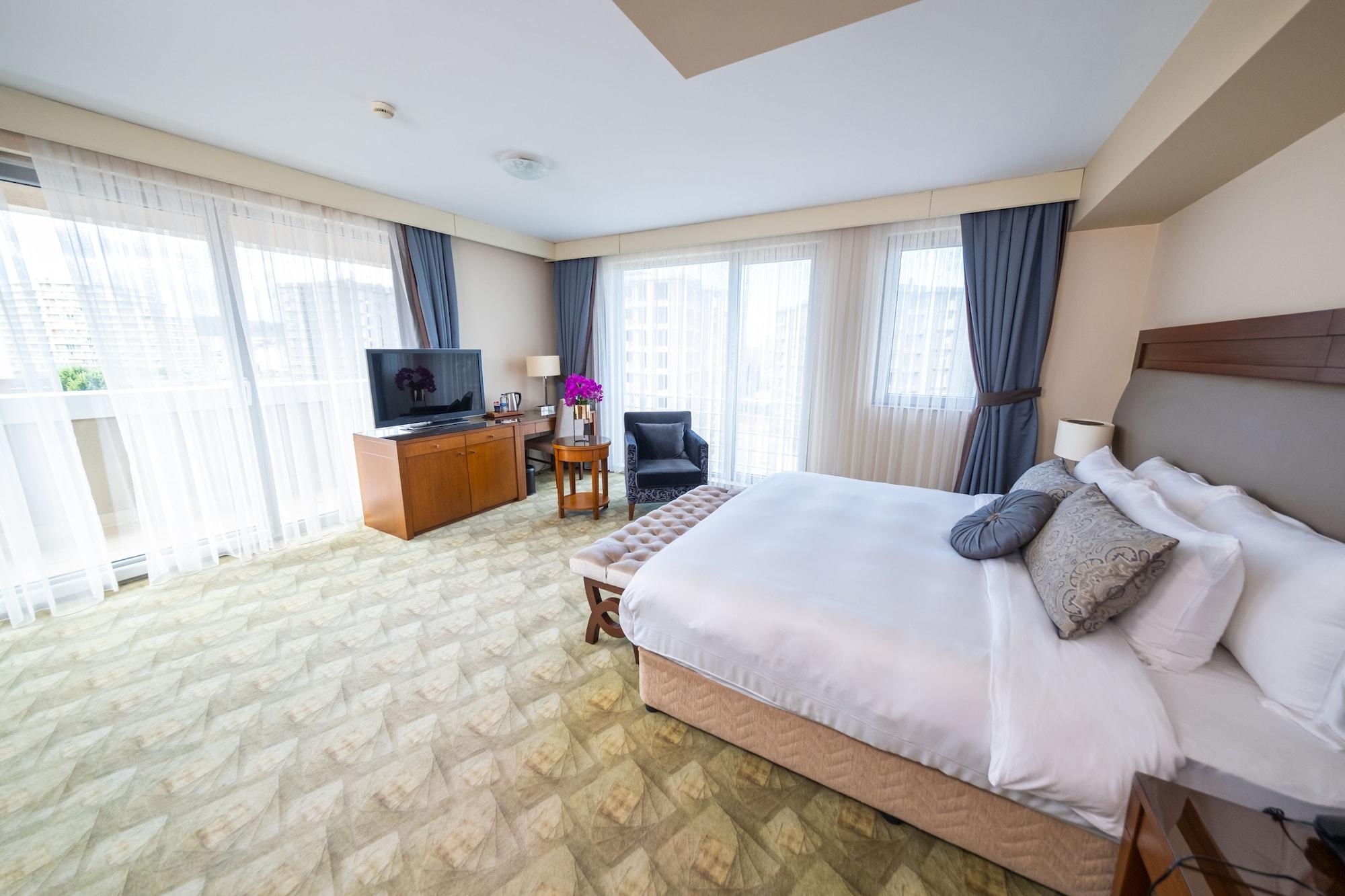 Miracle Istanbul Asia Airport Hotel & Spa Exterior photo A bedroom at the hotel