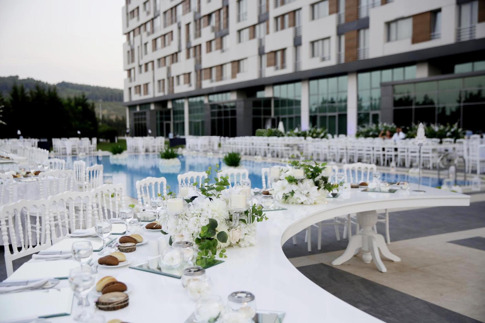 Miracle Istanbul Asia Airport Hotel & Spa Exterior photo Wedding reception at the hotel