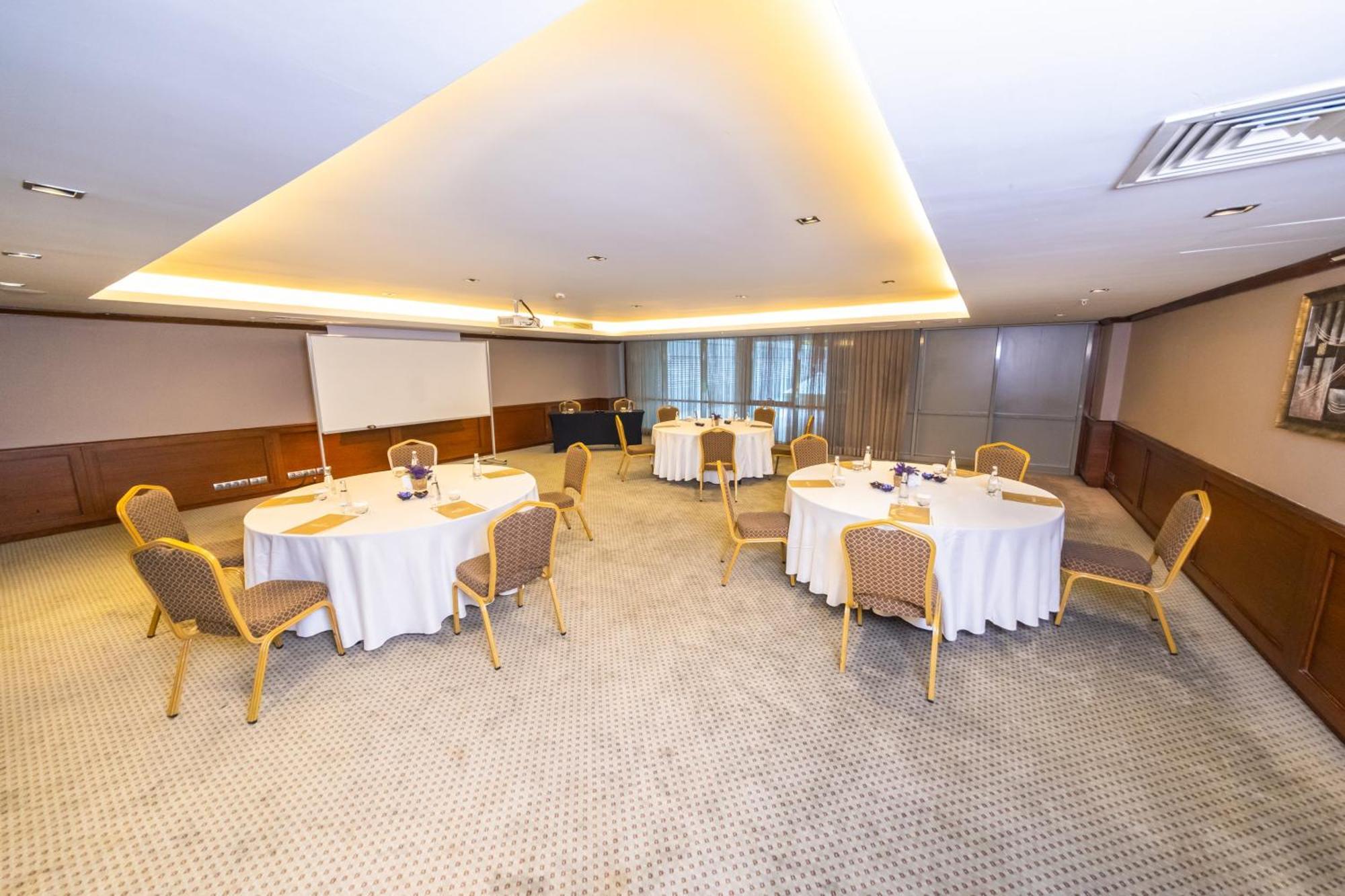 Miracle Istanbul Asia Airport Hotel & Spa Exterior photo Meeting room