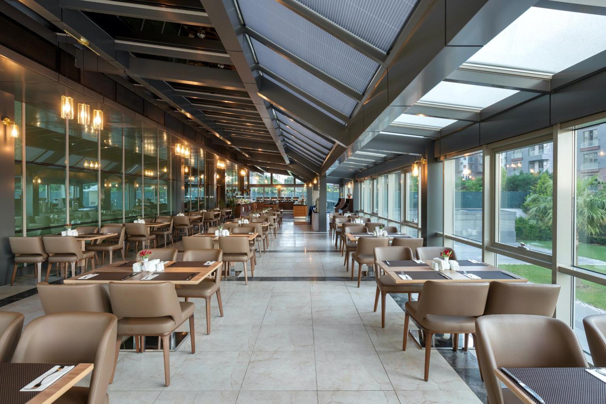 Miracle Istanbul Asia Airport Hotel & Spa Exterior photo Restaurant