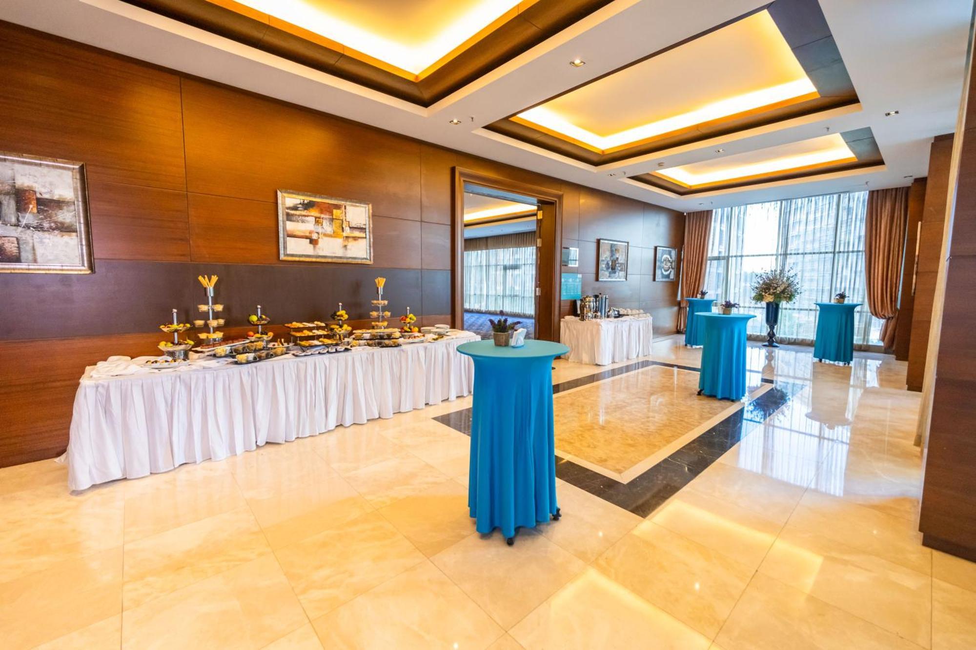 Miracle Istanbul Asia Airport Hotel & Spa Exterior photo The lobby of the hotel