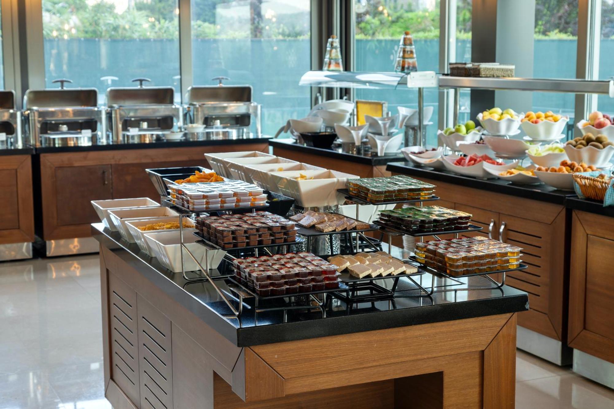 Miracle Istanbul Asia Airport Hotel & Spa Exterior photo A buffet at a hotel