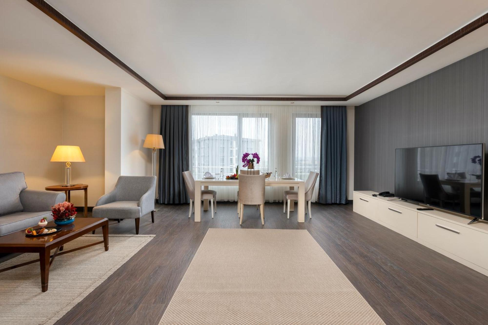 Miracle Istanbul Asia Airport Hotel & Spa Exterior photo Suite at the hotel