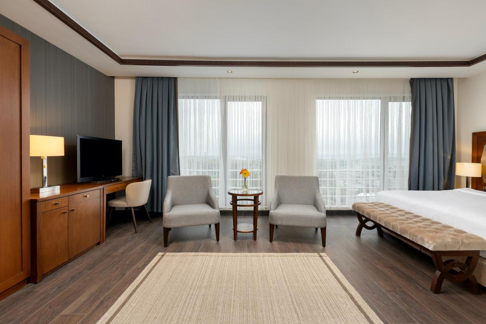 Miracle Istanbul Asia Airport Hotel & Spa Exterior photo A room at the hotel