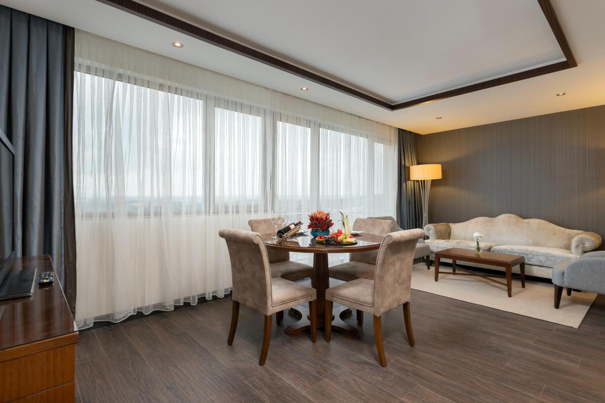 Miracle Istanbul Asia Airport Hotel & Spa Exterior photo A suite at the hotel