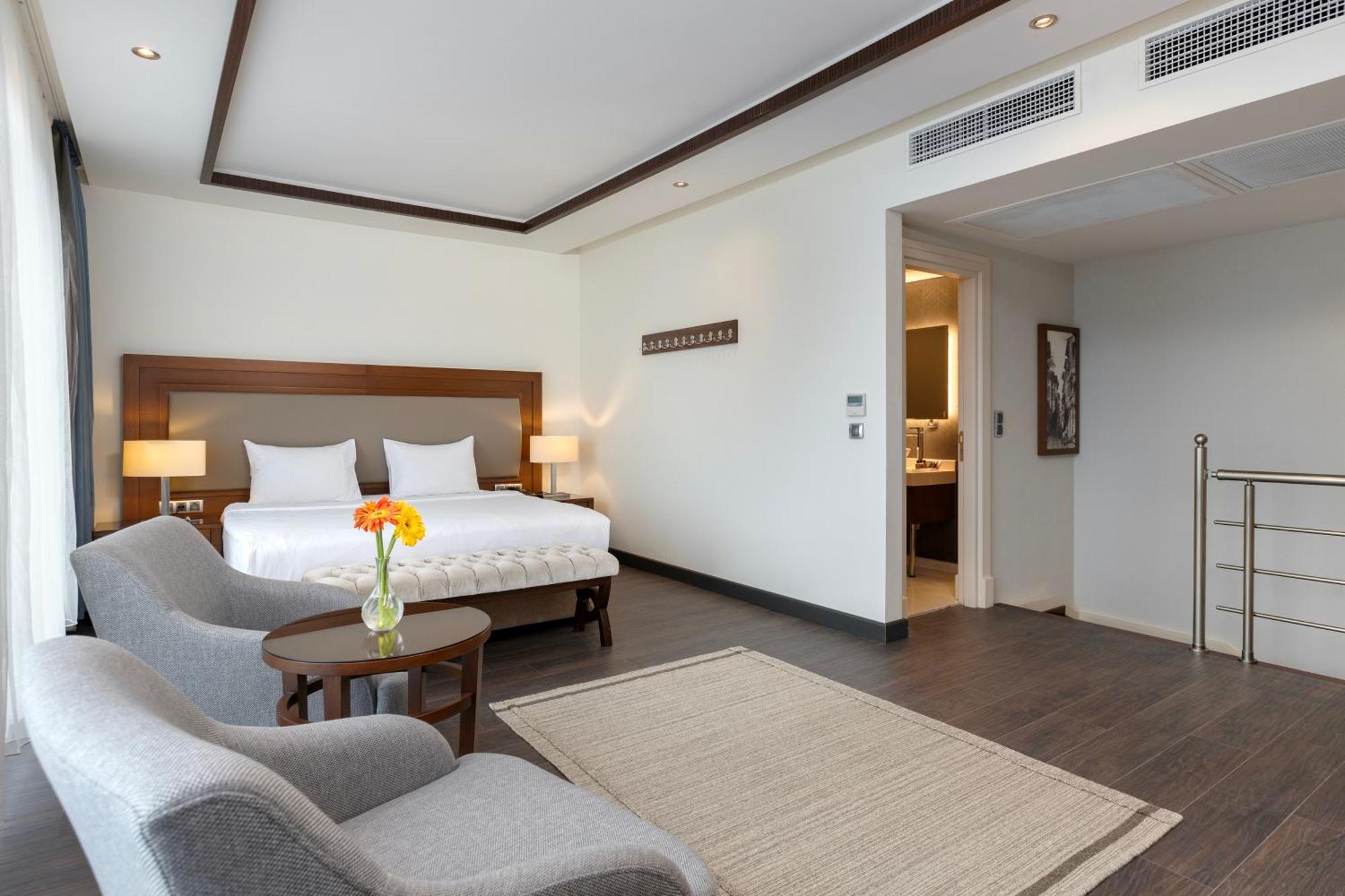 Miracle Istanbul Asia Airport Hotel & Spa Exterior photo A bedroom at the hotel