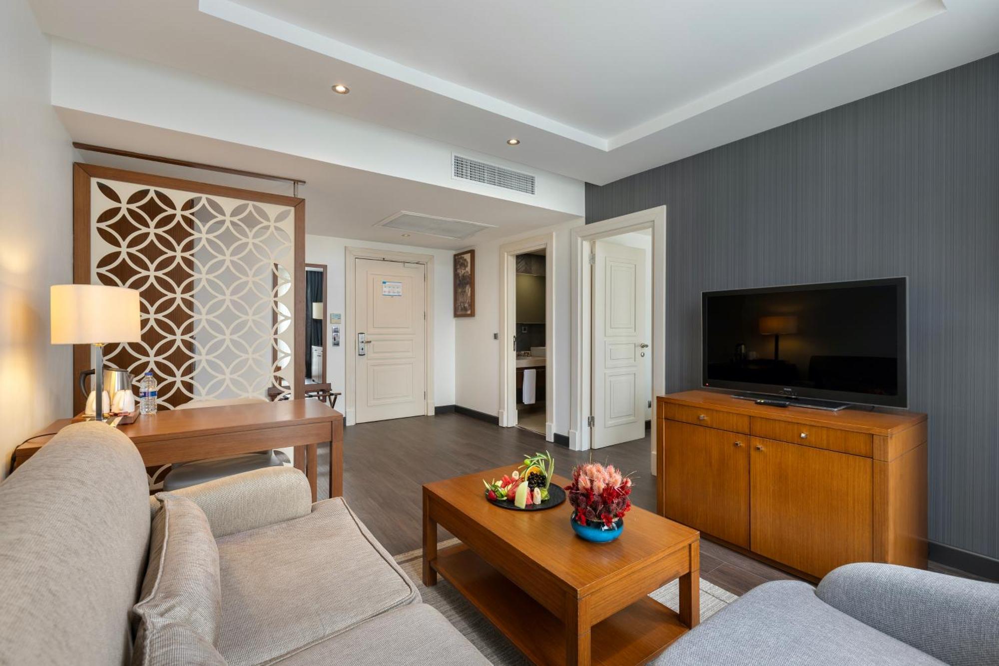 Miracle Istanbul Asia Airport Hotel & Spa Exterior photo A suite at the hotel