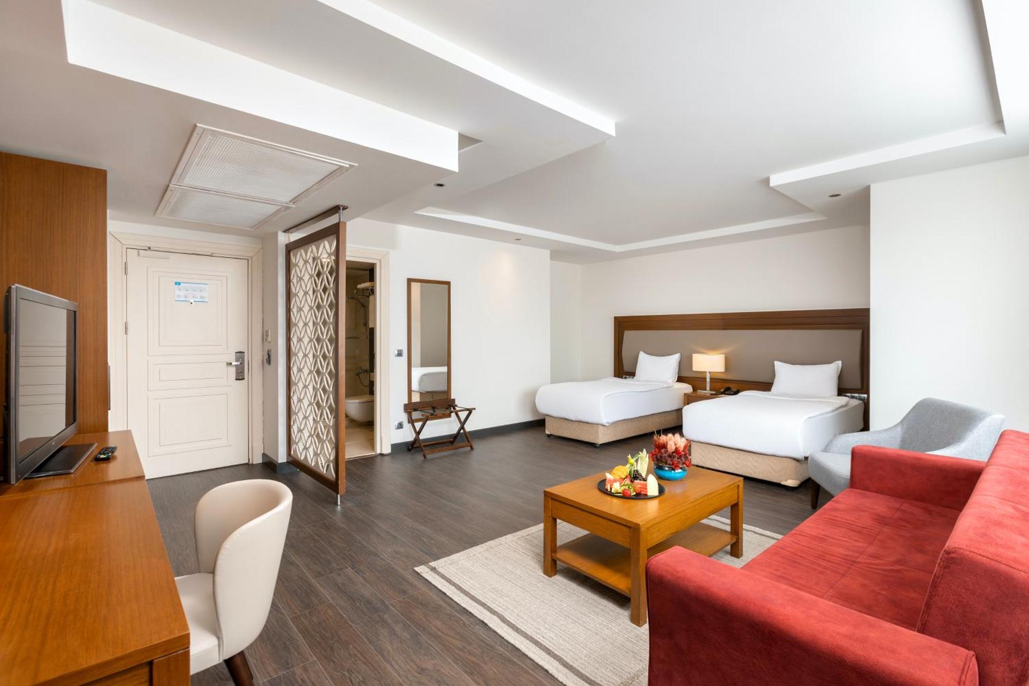 Miracle Istanbul Asia Airport Hotel & Spa Exterior photo Deluxe Suite