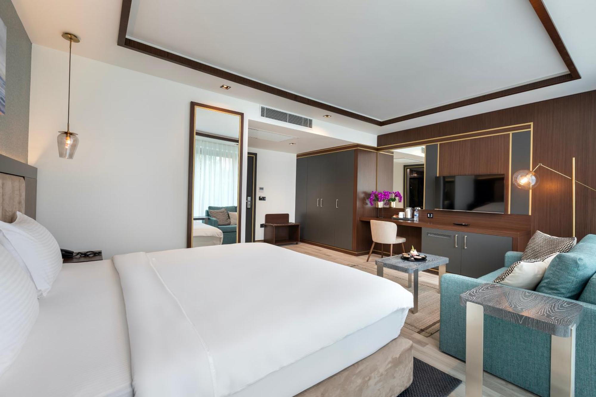 Miracle Istanbul Asia Airport Hotel & Spa Exterior photo Deluxe room