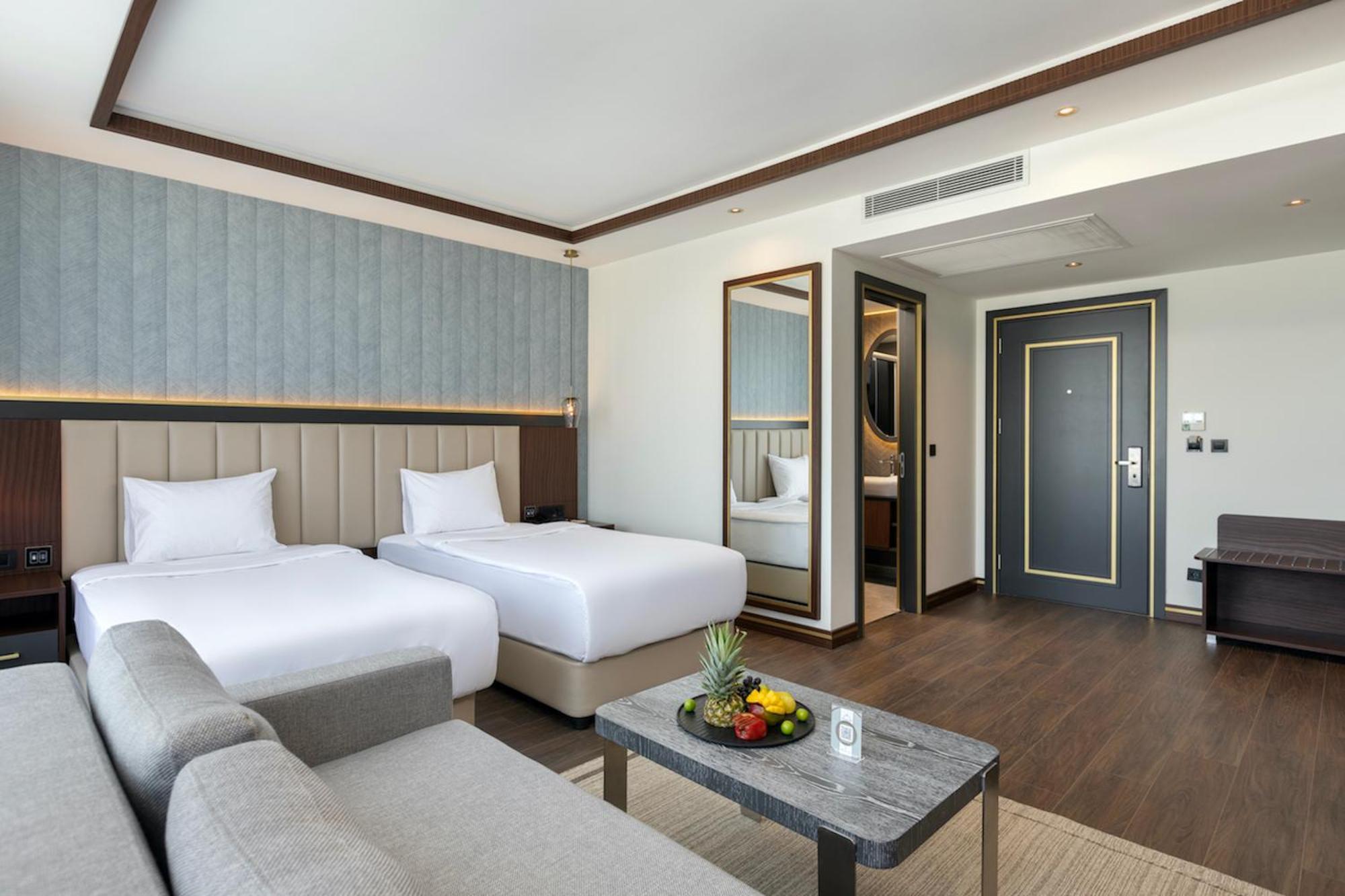 Miracle Istanbul Asia Airport Hotel & Spa Exterior photo Deluxe Room