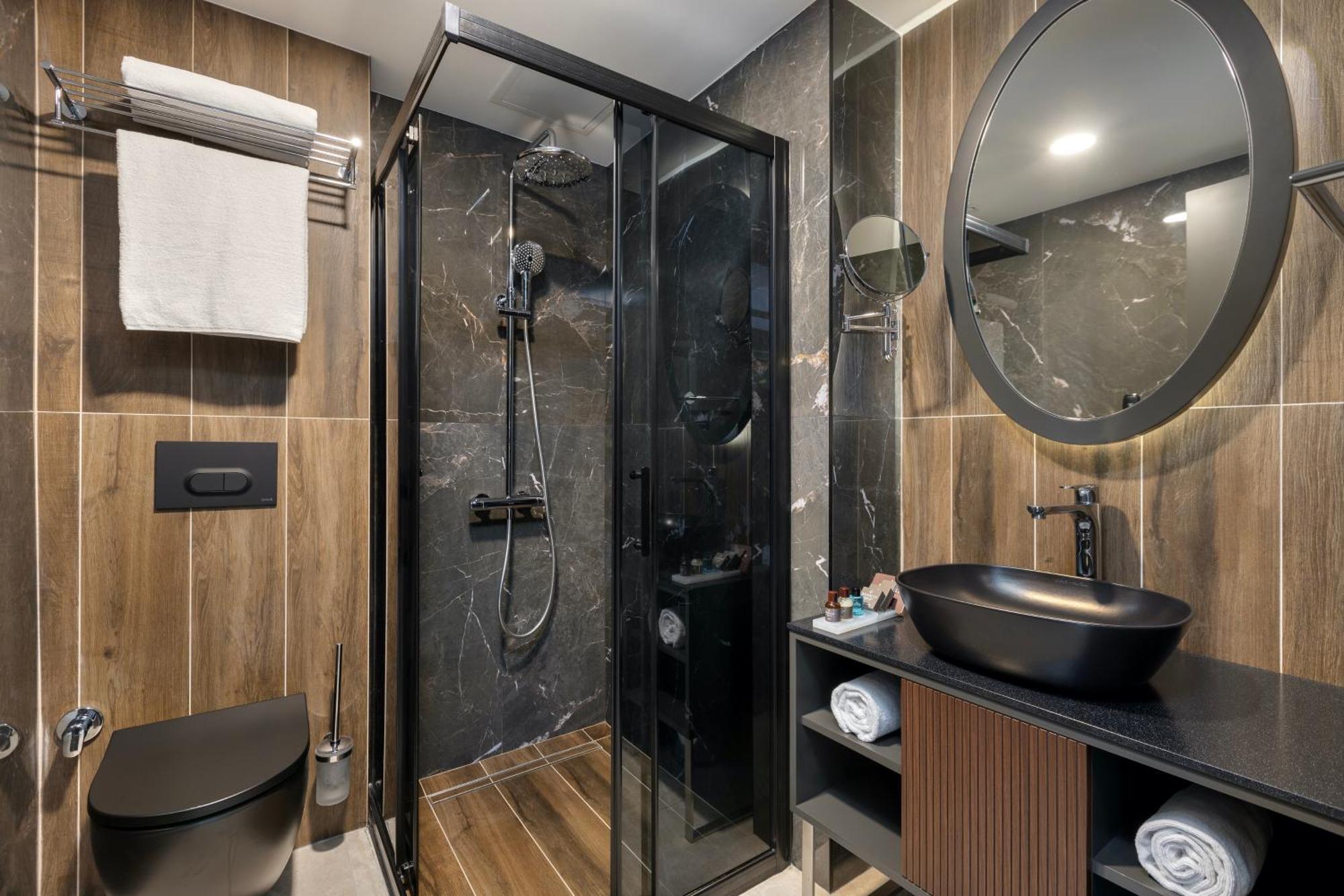 Miracle Istanbul Asia Airport Hotel & Spa Exterior photo Bathroom