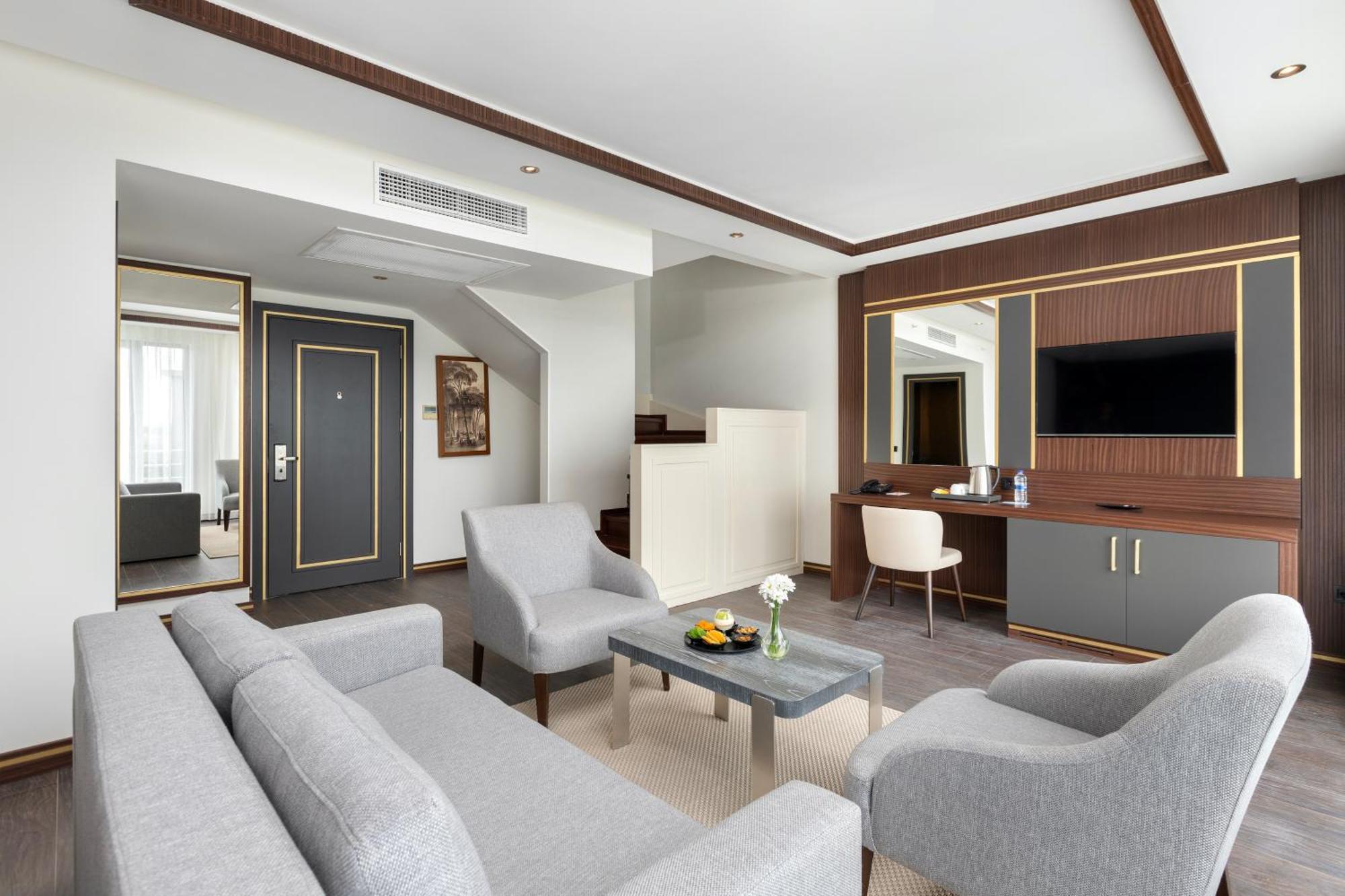 Miracle Istanbul Asia Airport Hotel & Spa Exterior photo