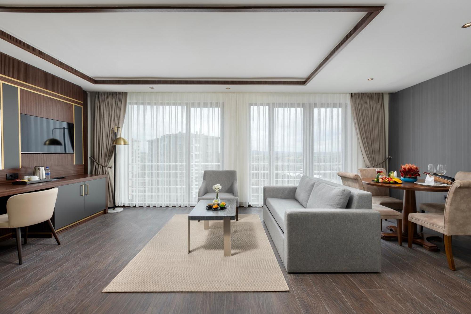 Miracle Istanbul Asia Airport Hotel & Spa Exterior photo A suite at the hotel