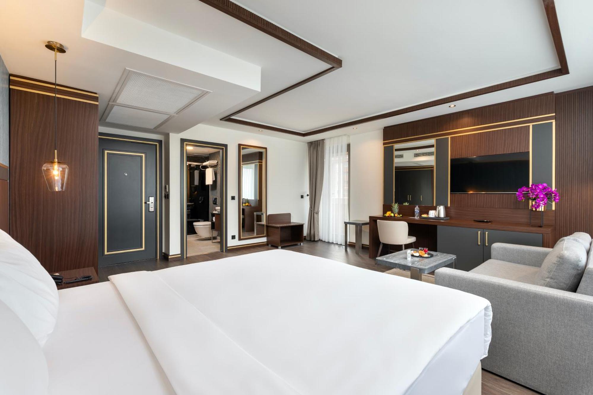 Miracle Istanbul Asia Airport Hotel & Spa Exterior photo Suite